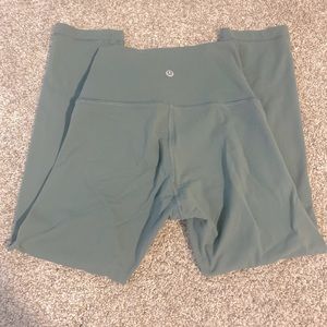 Lululemon Women’s Cropped Leggings